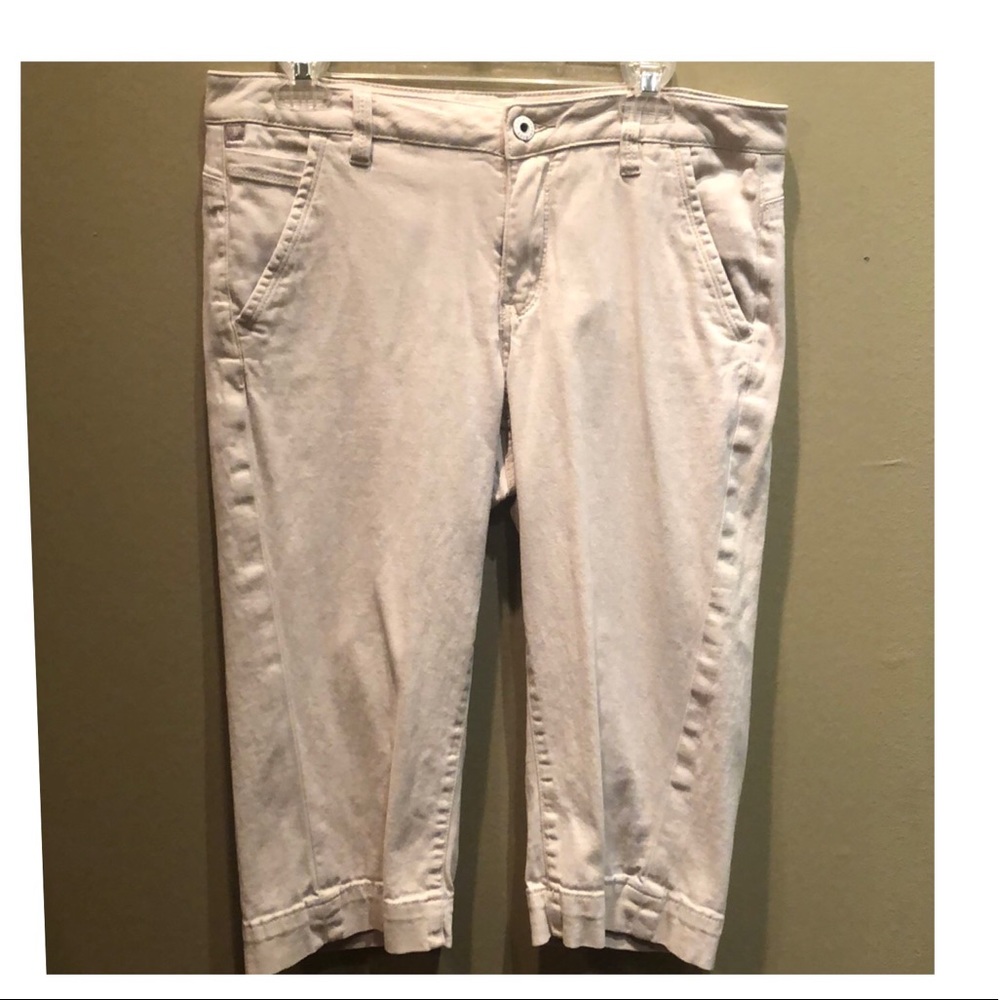 Stone color stretch Crop/Capri denim jeans.